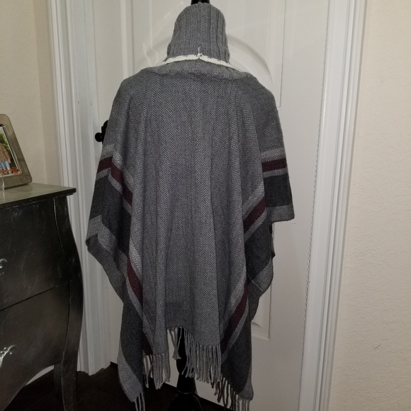 Kenneth Cole Ponch - Picture 2 of 2